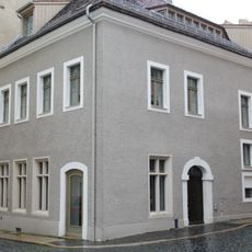 Kreuzbäckerei; Wohnhaus in geschlossener Bebauung, Eckhaus Handwerk 23 (Hauptanschrift: Weberstraße 4)