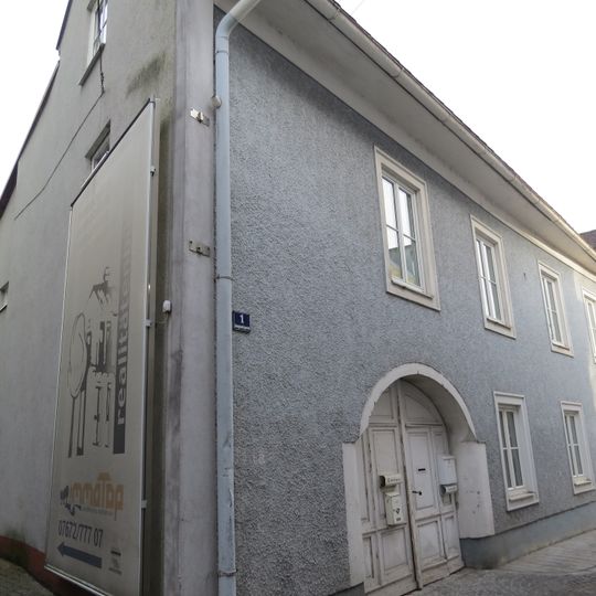 Wohn- und Geschäftshaus