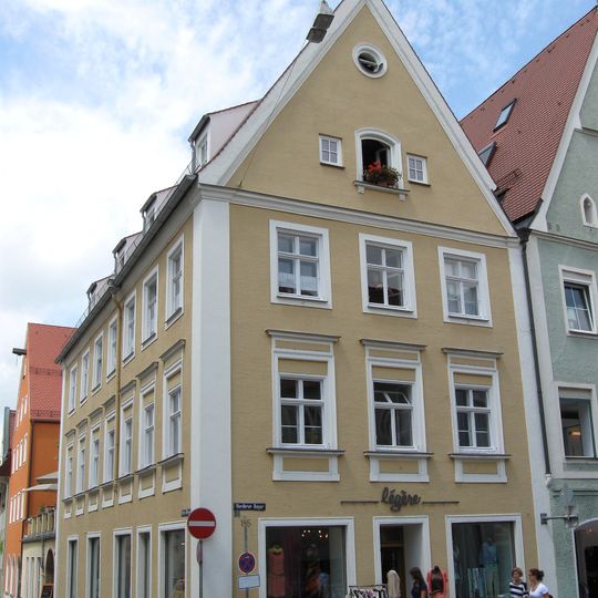 Wohn- und Geschäftshaus