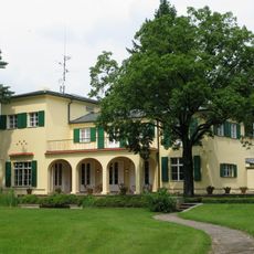 Vila - areál vil Dr. Edvarda Beneše, Strimplovy a Fierlingerovy se zahradou