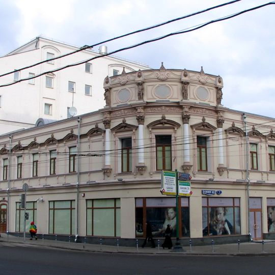 Доходный дом с гостиницей и магазинами