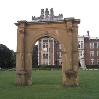 Gateway At Axis To West Of Charlton House