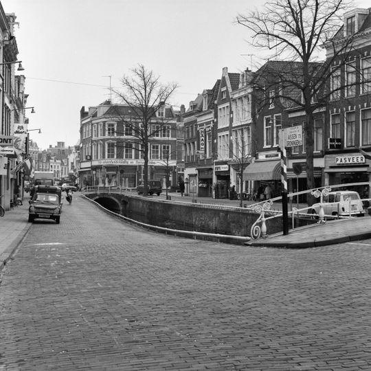 Apotheek met bovenwoning