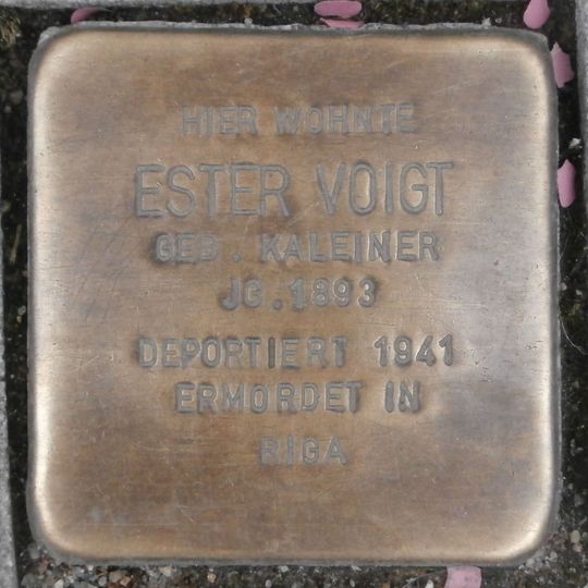 Stolperstein en memoria de Ester Voigt