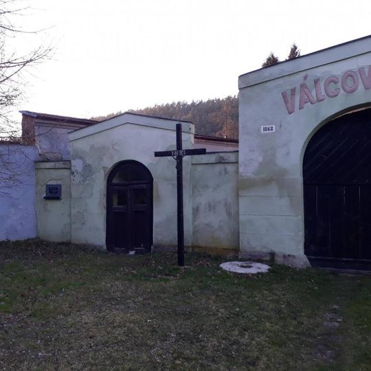 Kříž u Válcového mlýna u Chotiné