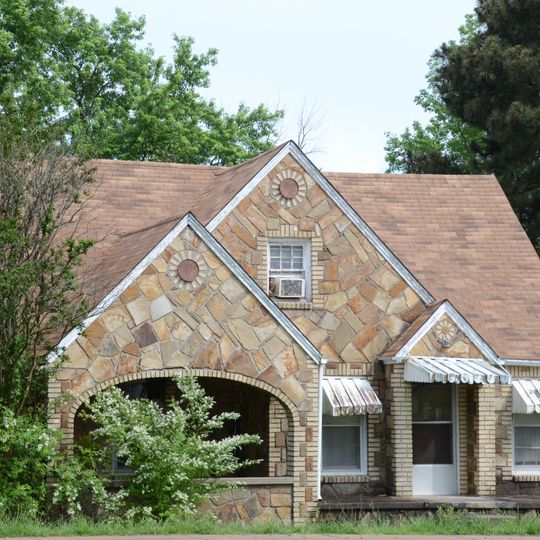 Carl and Esther Lee House