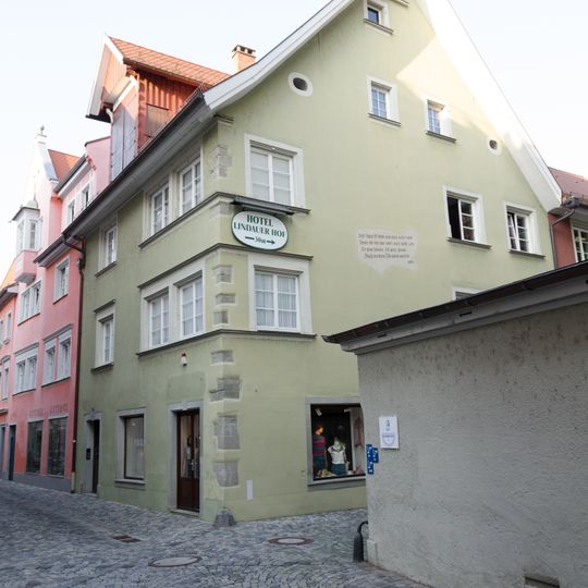 Wohn- und Geschäftshaus