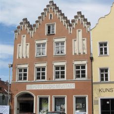 Wohn- und Geschäftshaus