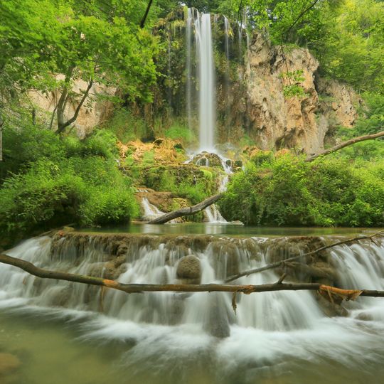 Falling Springs Falls