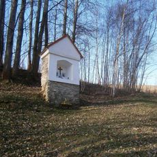 Kaplička v Labi u Jindřichova vedle pěšiny