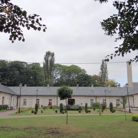 D. stajnia, ob. warsztaty szkolne