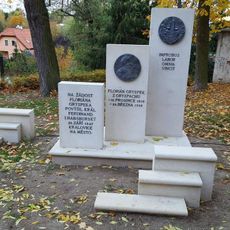Památník Floriána Gryspeka u kostela svatých Petra a Pavla v Kralovicích