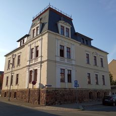 Mietshaus in offener Bebauung August-Bebel-Straße 6