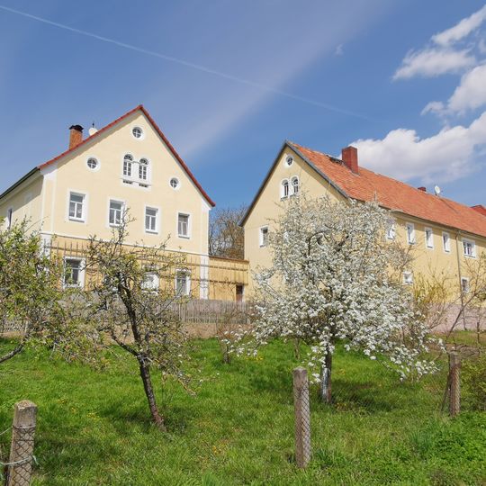 Wohnstallhaus, Seitengebäude, Stallgebäude und daran angebaute Scheune eines Vierseithofes Mettelwitz 5