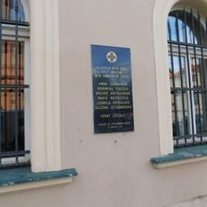 Pamětní deska dobrovolným sestrám Červeného kříže v Štefánikově ulici v Praze