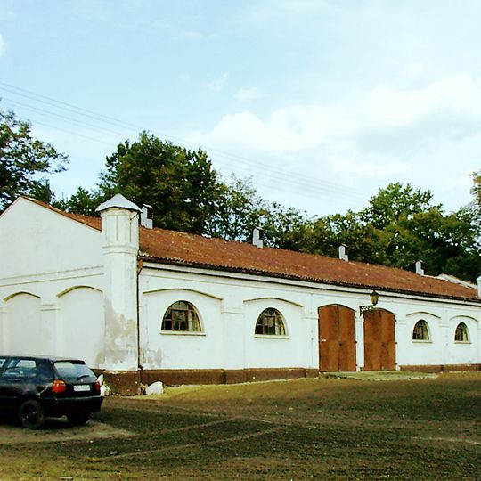 Zabudowania gospodarcze pałacu w Golejewku