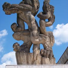 Socha Českého lva u Magistrátu v Mostě