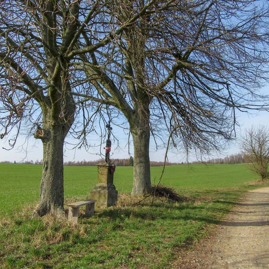 Kříž jižně od Drozdova u polní cesty