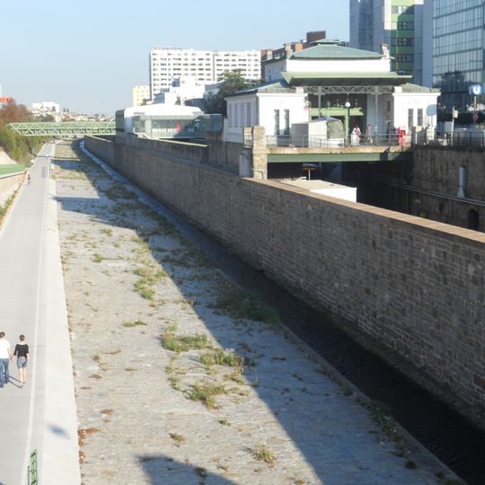 Gesamtanlage Wienflussregulierung und -verbauung – unter Ausnahme aller jener Bauteile und Zutaten deren Errichtungszeitpunkt in die Zeit nach 1918 fällt