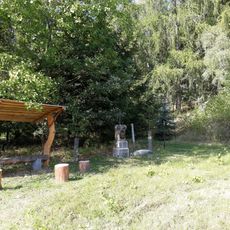 Kříž u rozcestí jihozápadně od Tisu u Blatna