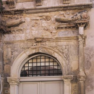 Venetian gateway at Arkadiou 48
