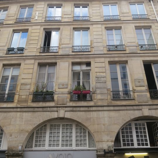 Immeuble, 4 rue de la Ferronnerie, 5-7 rue des Innocents