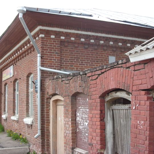 Флигель с лавками и погребами