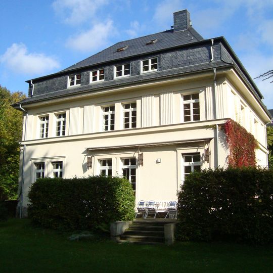 Villa mit Garten und Einfriedung, heute Gemeindehaus Marschnerstraße 15