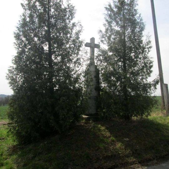 Kříž západně od Nehodivu u rozcestí