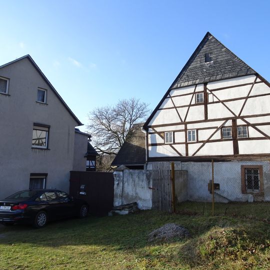 Seitengebäude eines Vierseithofes, vermutlich ehemaliges Wohnstallhaus Beethovenweg 65