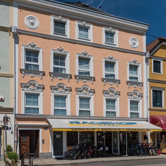 Wohn- und Geschäftshaus