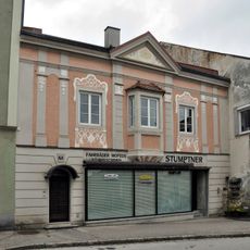 Wohn- und Geschäftshaus