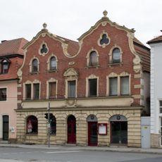 Wohn- und Geschäftshaus