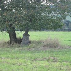 Kříž severně od Počepic v poli