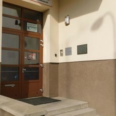 Pamětní deska připomínající zabrání budovy pro sanitní školu SS v Havlíčkově Brodě