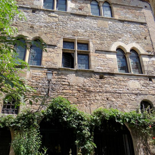 Maison aux anneaux de fer