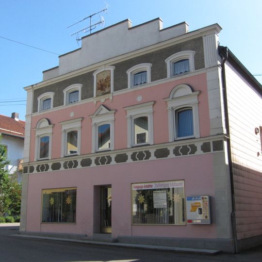 Wohn- und Geschäftshaus