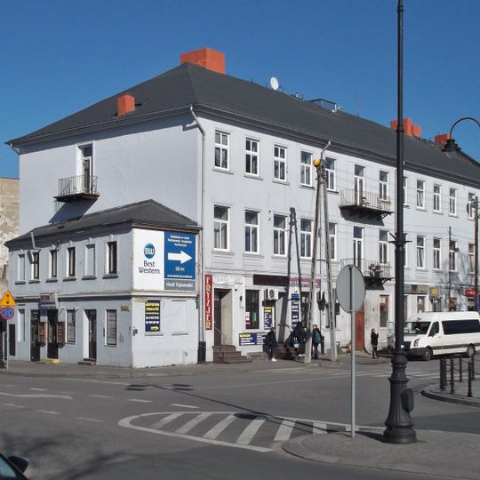 Kamienica przy ul. Grota-Roweckiego 2