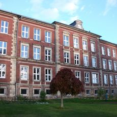 Schule und Turnhalle Schulstraße 1; 1a