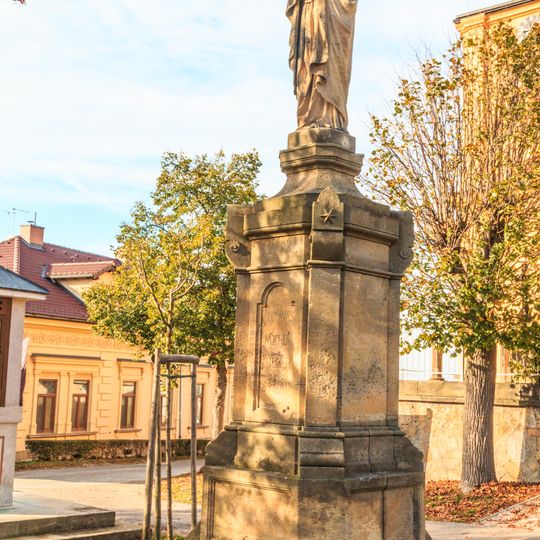 Sloup se sochou Panny Marie