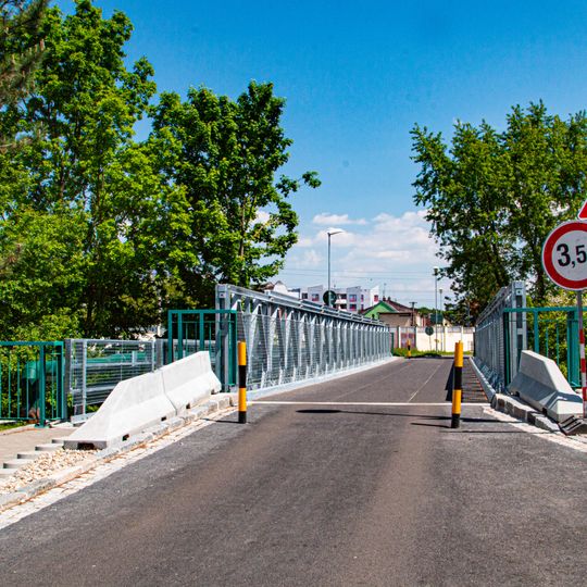 Most ulice Národních hrdinů přes železniční vlečku v Pardubicích