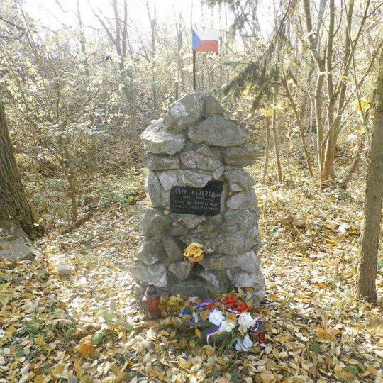 Pomník padlým u Dymokur