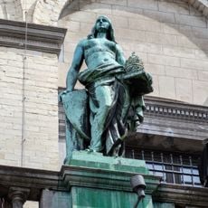 Statua