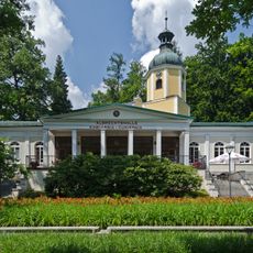 Zespół budynków zdrojowych w parku zdrojowym