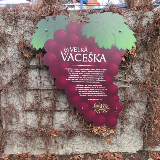 Pamětní deska bývalé vinice Velká Vaceška na Bulovce
