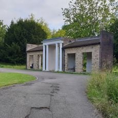 Ruskin Park Portico shelter