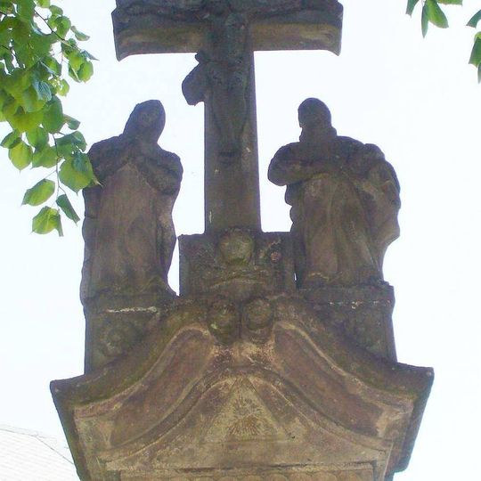 Sousoší Kalvárie na návsi v Košťálově