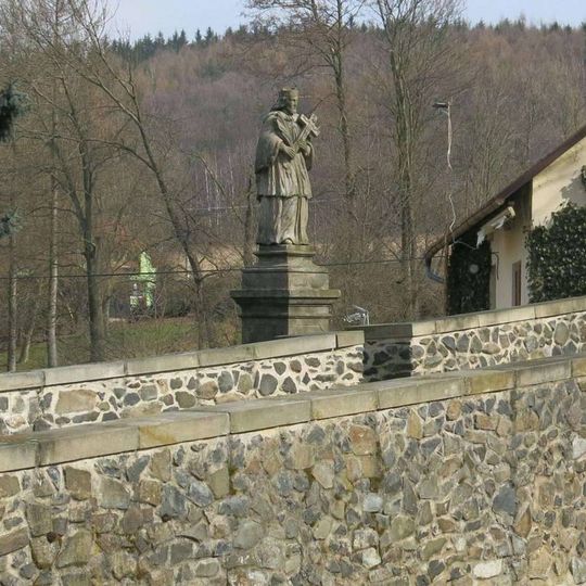 Socha svatého Jana Nepomuckého na mostě přes potok v Čermné