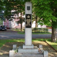 Památník příslušníkům čs. zahraniční armády na návsi v Očihově