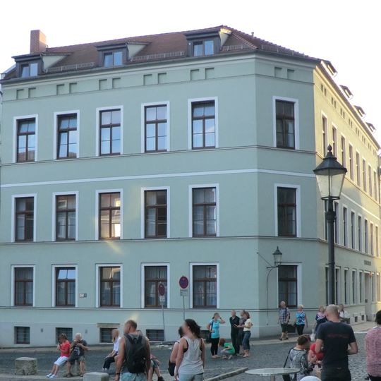 Wohnhaus in geschlossener Bebauung, Eckhaus Bei der Peterskirche 11, 12